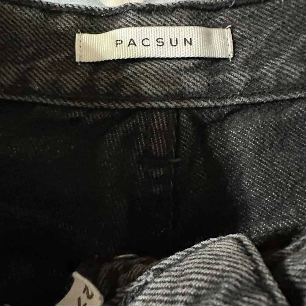 Pacsun women's black dad jean size 27, distressed - Picture 5 of 5